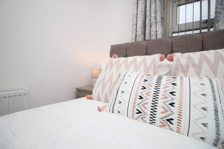 City Centre, Parking, Smart Tv'S In All Rooms Swansea Exterior foto
